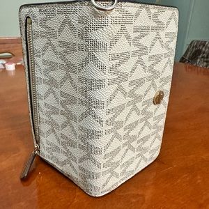 Michael Kors credit card holder